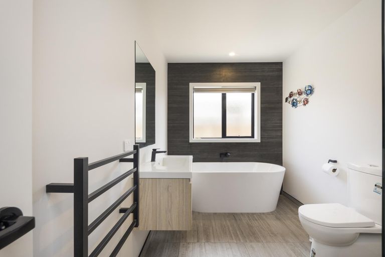 Photo of property in 24a Roberts Line, Kelvin Grove, Palmerston North, 4414