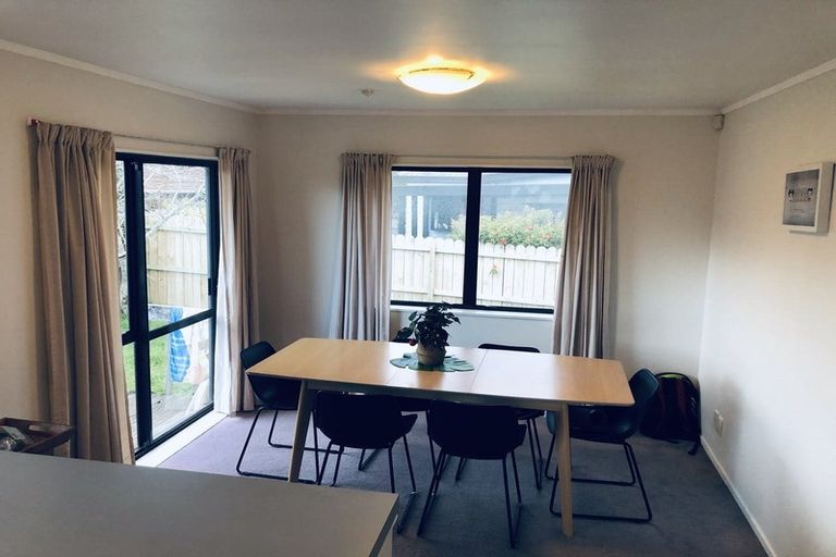 Photo of property in 92 Aviemore Drive, Highland Park, Auckland, 2010