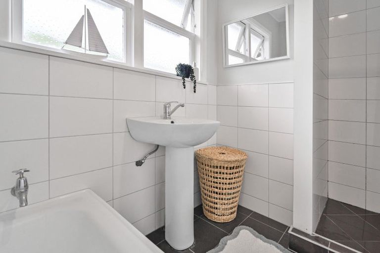 Photo of property in 15 Lipscombe Crescent, Havelock North, 4130