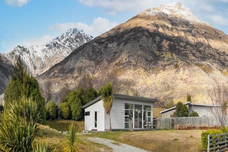 Photo of property in 10 Widgeon Place, Lake Hayes, Queenstown, 9304