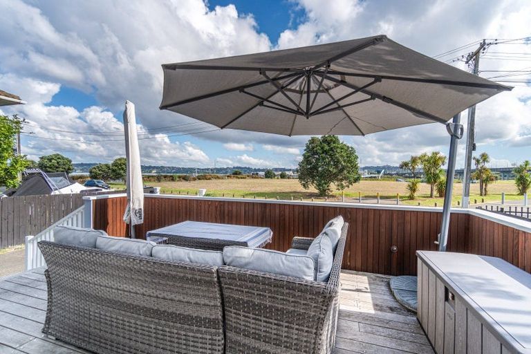 Photo of property in 6 Waterfront Road, Mangere Bridge, Auckland, 2022