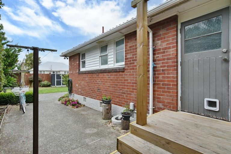 Photo of property in 23 Rowcliffe Crescent, Avonside, Christchurch, 8061