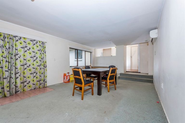 Photo of property in 5 Toru Street, Te Atatu Peninsula, Auckland, 0610