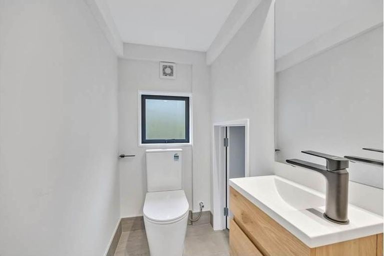 Photo of property in 25b Lavery Place, Sunnynook, Auckland, 0632