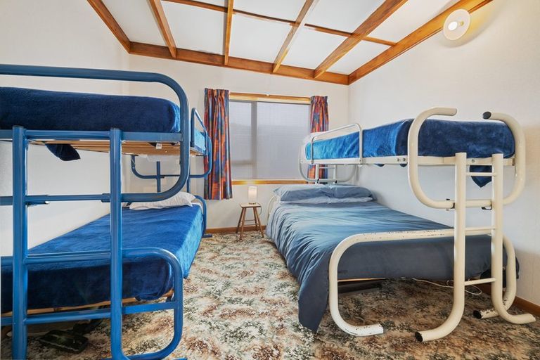 Photo of property in 511 Waikawa-curio Bay Road, Curio Bay, Tokanui, 9884