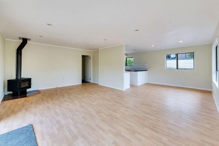 Photo of property in 12 Cemetery Road, Waiuku, 2123