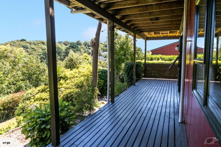 Photo of property in 42 Sailmaker Close, Whitby, Porirua, 5024
