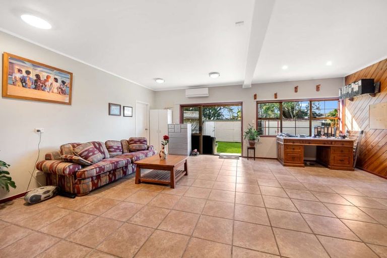 Photo of property in 46a Farquhar Road, Glendene, Auckland, 0602