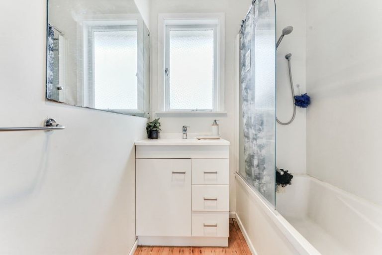 Photo of property in 9 English Street, St Andrews, Hamilton, 3200