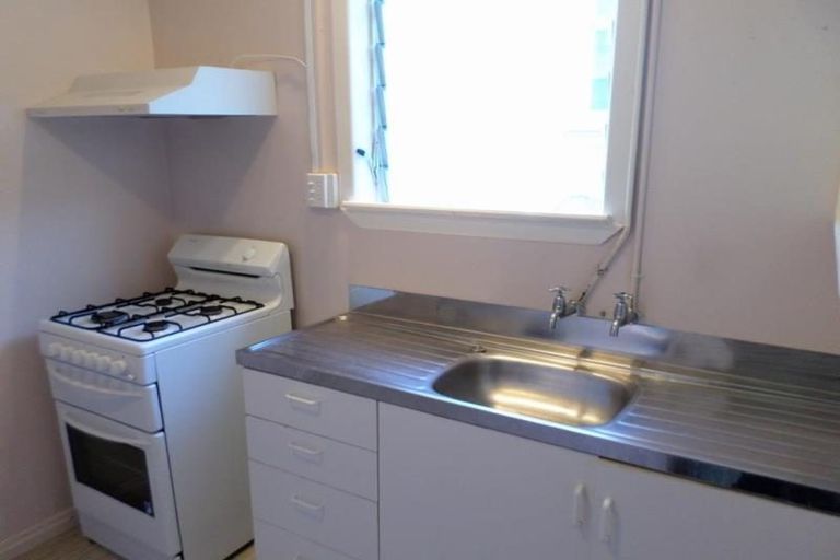 Photo of property in 2/28 Grant Road, Thorndon, Wellington, 6011