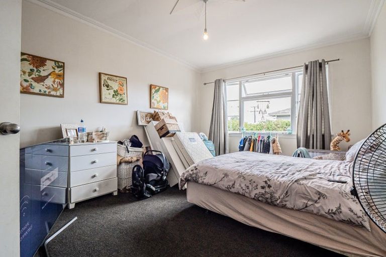 Photo of property in 15a Queens Road, Glen Avon, New Plymouth, 4312