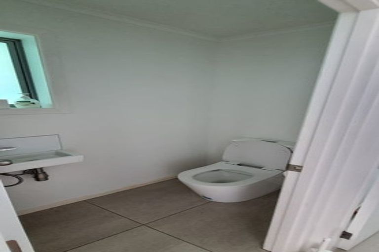 Photo of property in 121 Centreway Road, Orewa, 0931