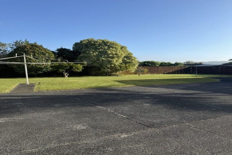 Photo of property in 4176 Great North Road, Glendene, Auckland, 0602