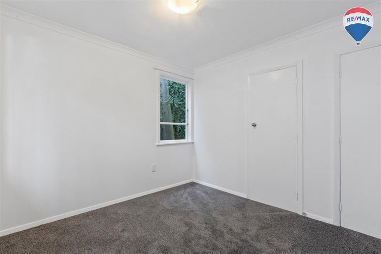 Photo of property in 43 Stewart Drive, Newlands, Wellington, 6037