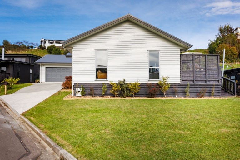 Photo of property in 103 Cashmere Drive, Fitzherbert, Palmerston North, 4410