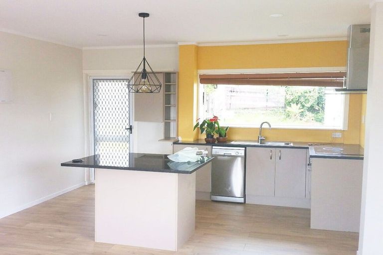 Photo of property in 2/28 Salisbury Road, Birkdale, Auckland, 0626