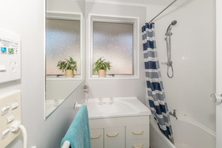 Photo of property in 7 Saunders Place, Redwood, Christchurch, 8051