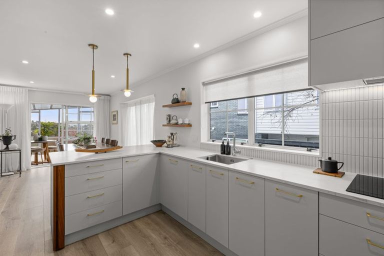 Photo of property in 1/19 Danbury Drive, Torbay, Auckland, 0630