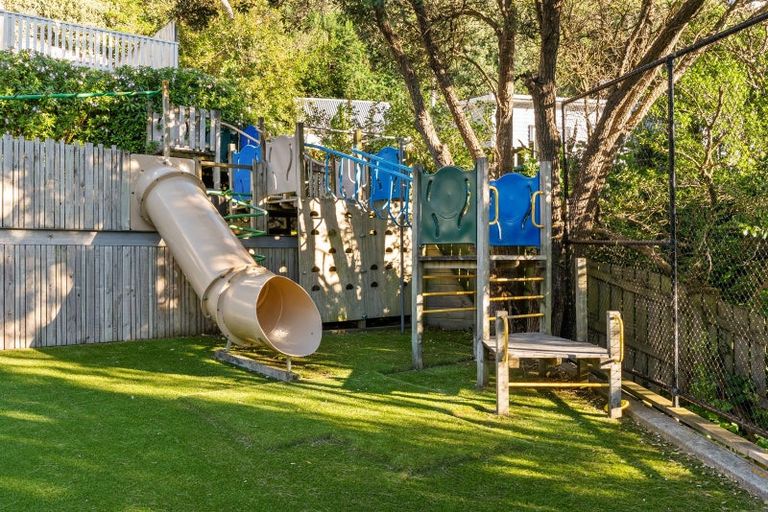 Photo of property in 147 Seatoun Heights Road, Miramar, Wellington, 6022