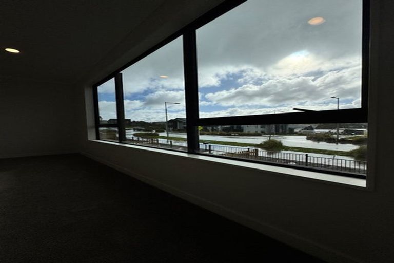 Photo of property in 9 Kikorangi Drive, Wainui, 0992