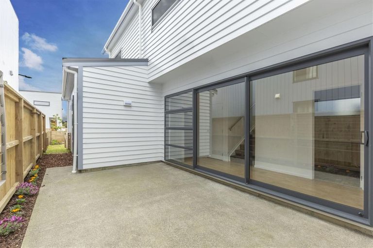 Photo of property in 31 Tapuwae Way, Mangere Bridge, Auckland, 2022