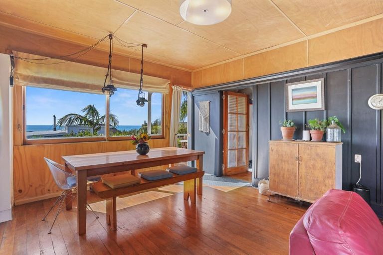 Photo of property in 84 Moncks Spur Road, Redcliffs, Christchurch, 8081