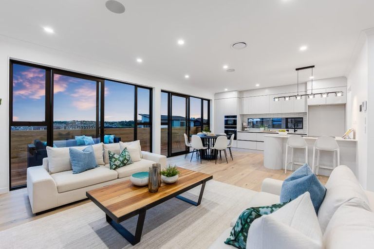 Photo of property in 17 Pakirikiri Street, Long Bay, Auckland, 0630