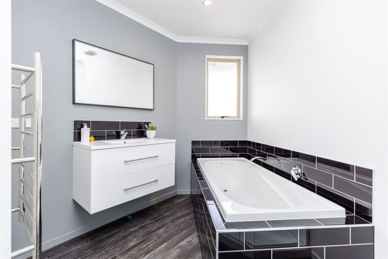 Photo of property in 33 Antrim Place, Nawton, Hamilton, 3200