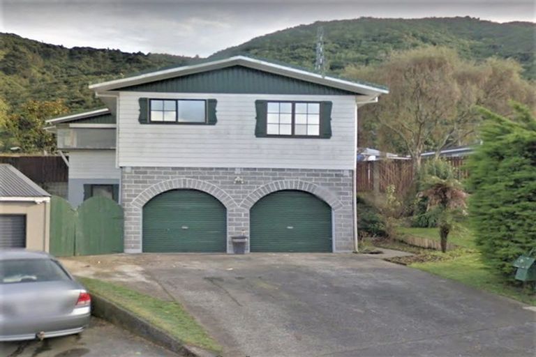 Photo of property in 15 Larchmont Grove, Totara Park, Upper Hutt, 5018
