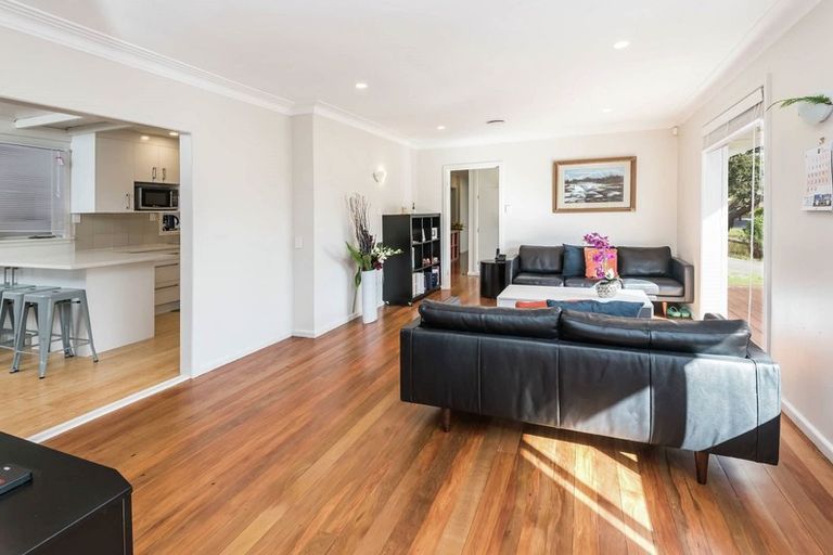 Photo of property in 8 Evelyn Road, Cockle Bay, Auckland, 2014