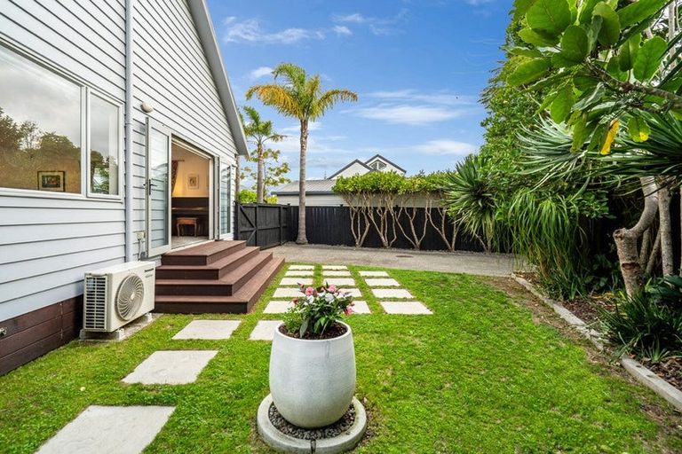 Photo of property in 2/7 Phillip Parade, Forrest Hill, Auckland, 0620