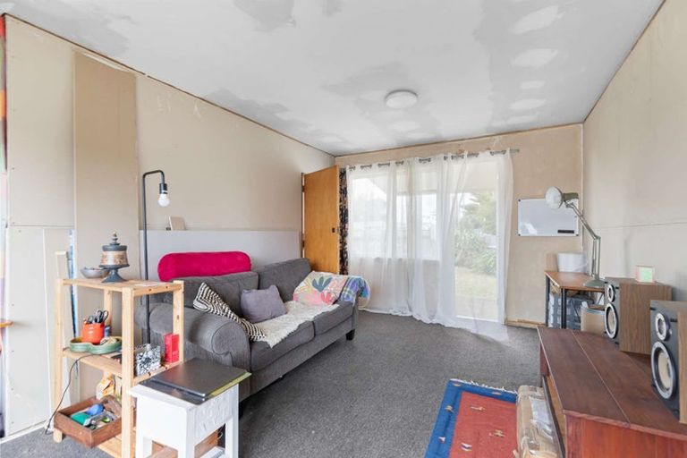 Photo of property in 14 Matipo Street, Castlecliff, Whanganui, 4501