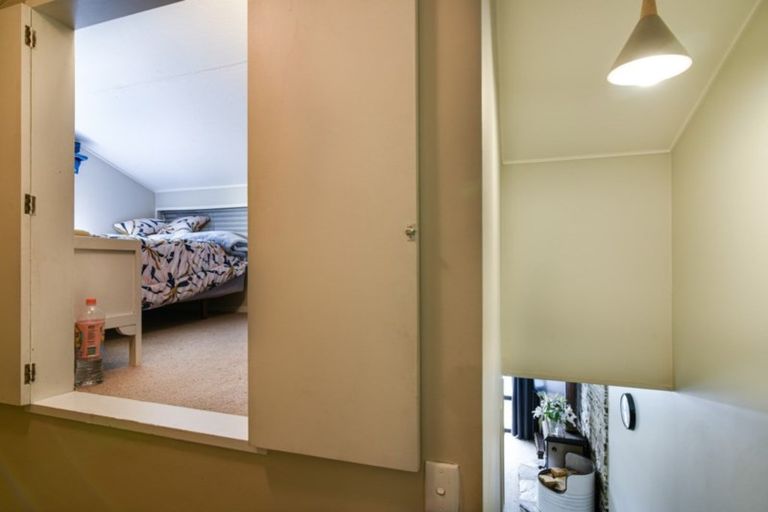 Photo of property in 5a Wye Place, Fernhill, Queenstown, 9300