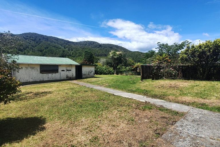 Photo of property in 25 Oxford Street, Taylorville, Greymouth, 7805