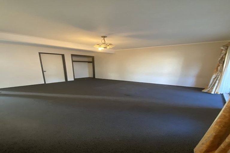 Photo of property in 1/533 Beach Road, Murrays Bay, Auckland, 0630