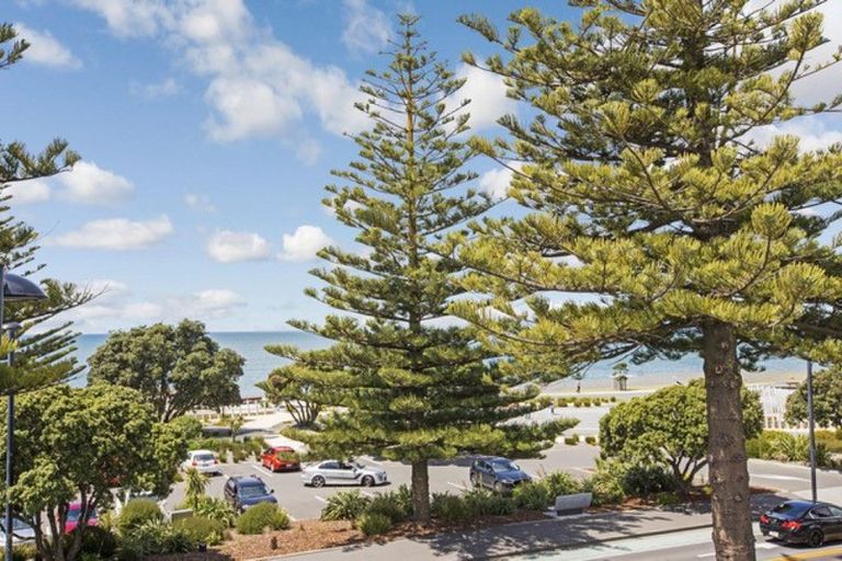 Photo of property in 245 Marine Parade, Napier South, Napier, 4110