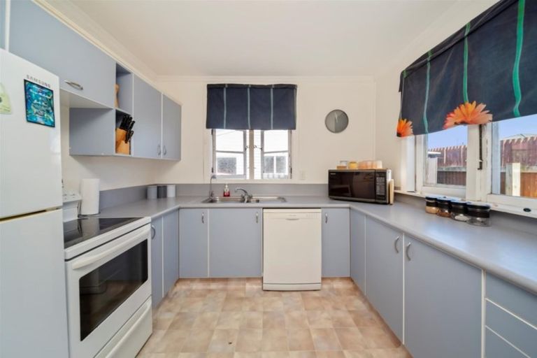 Photo of property in 106 Manawapou Road, Hawera, 4610