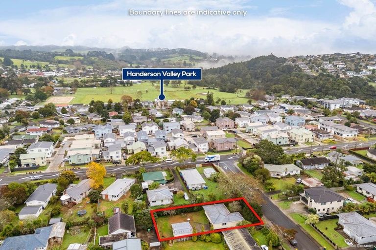 Photo of property in 1 Murillo Place, Henderson, Auckland, 0612