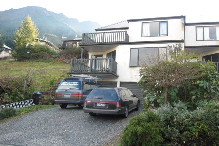 Photo of property in 10a Cameron Place, Fernhill, Queenstown, 9300