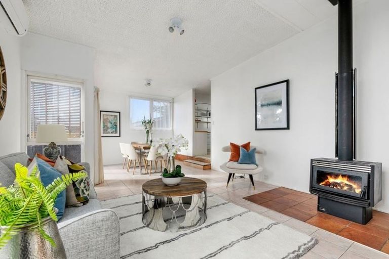 Photo of property in 12 Nor'east Drive, Northcross, Auckland, 0632