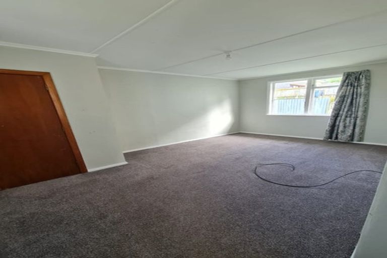 Photo of property in 35 Hukatai Street, Elsdon, Porirua, 5022