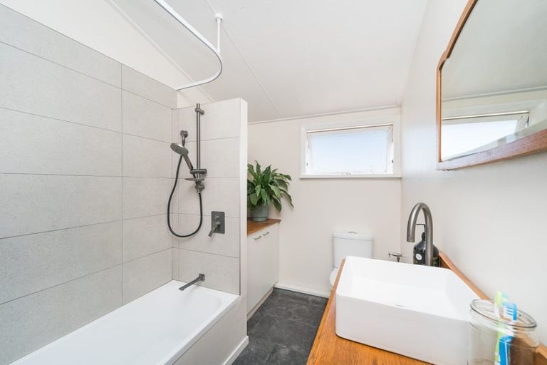 Photo of property in 103 Featherston Street, Takaro, Palmerston North, 4412
