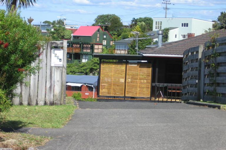 Photo of property in 2/153 Oaktree Avenue, Browns Bay, Auckland, 0630