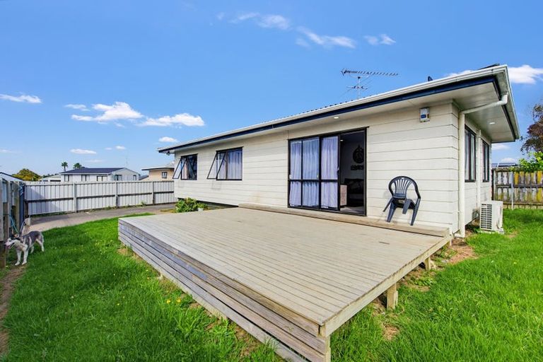 Photo of property in 2/31 Solveig Place, Randwick Park, Auckland, 2105