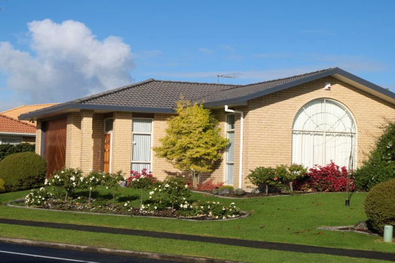 Photo of property in 79 Golfland Drive, Golflands, Auckland, 2013