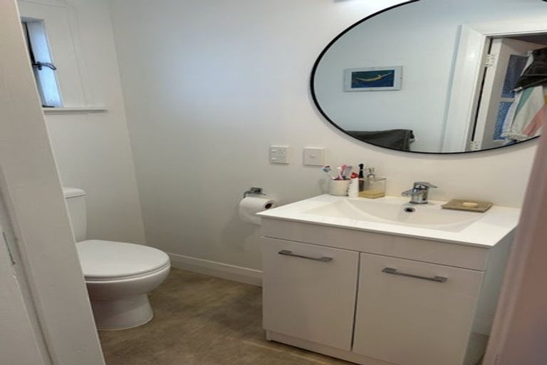 Photo of property in 10b Oriental Terrace, Mount Victoria, Wellington, 6011