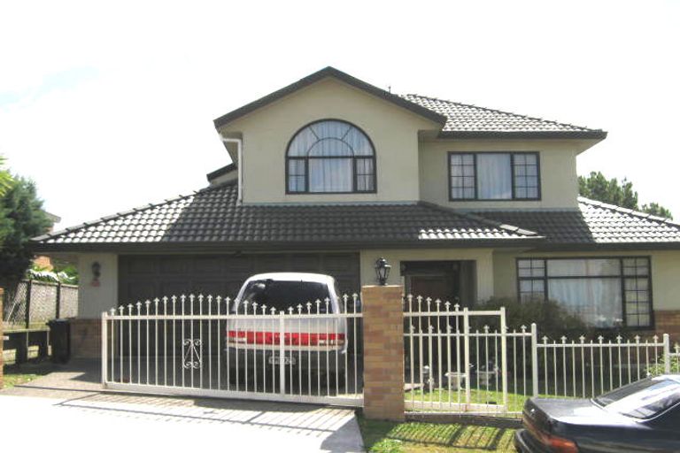 Photo of property in 14 Highgrove Lane, Totara Vale, Auckland, 0632