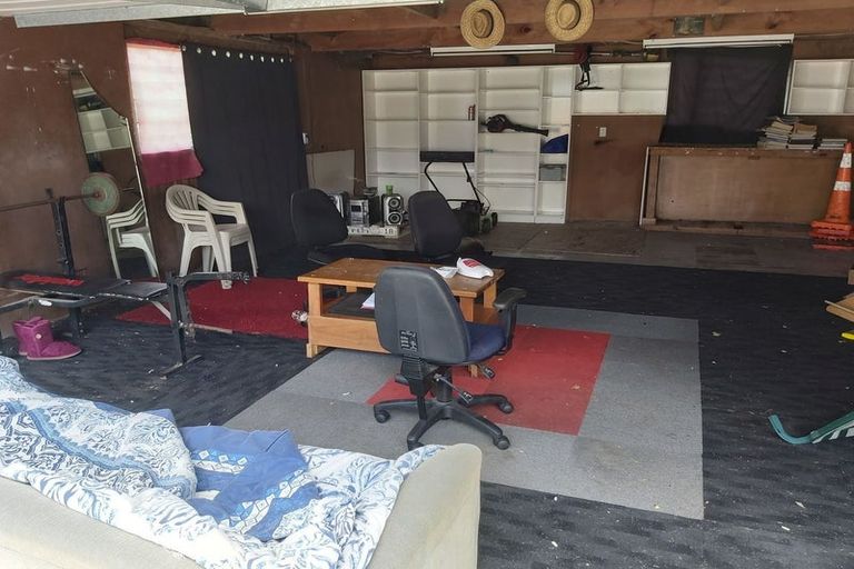 Photo of property in 4 Gregg Place, Sunnyvale, Auckland, 0612