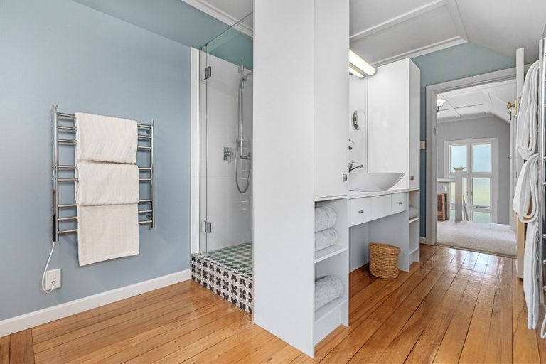 Photo of property in 247 Devonport Road, Tauranga, 3110