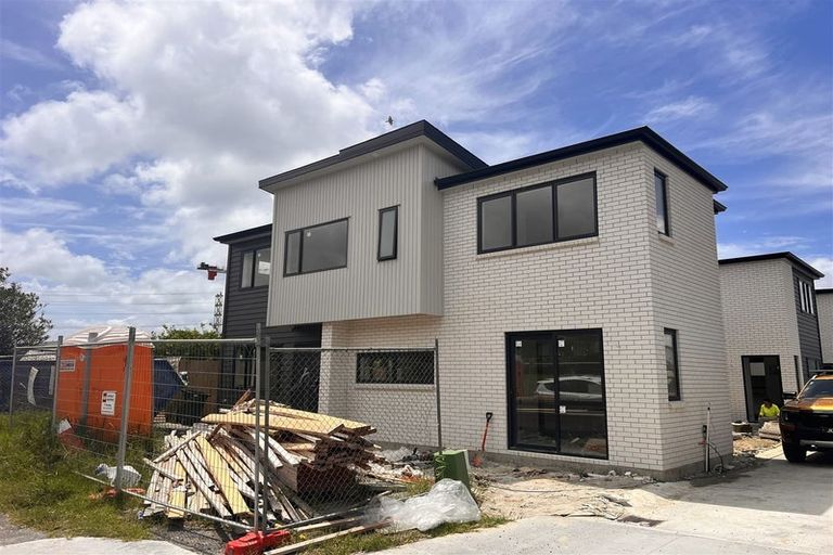 Photo of property in 4b Finlow Drive, Te Atatu South, Auckland, 0610